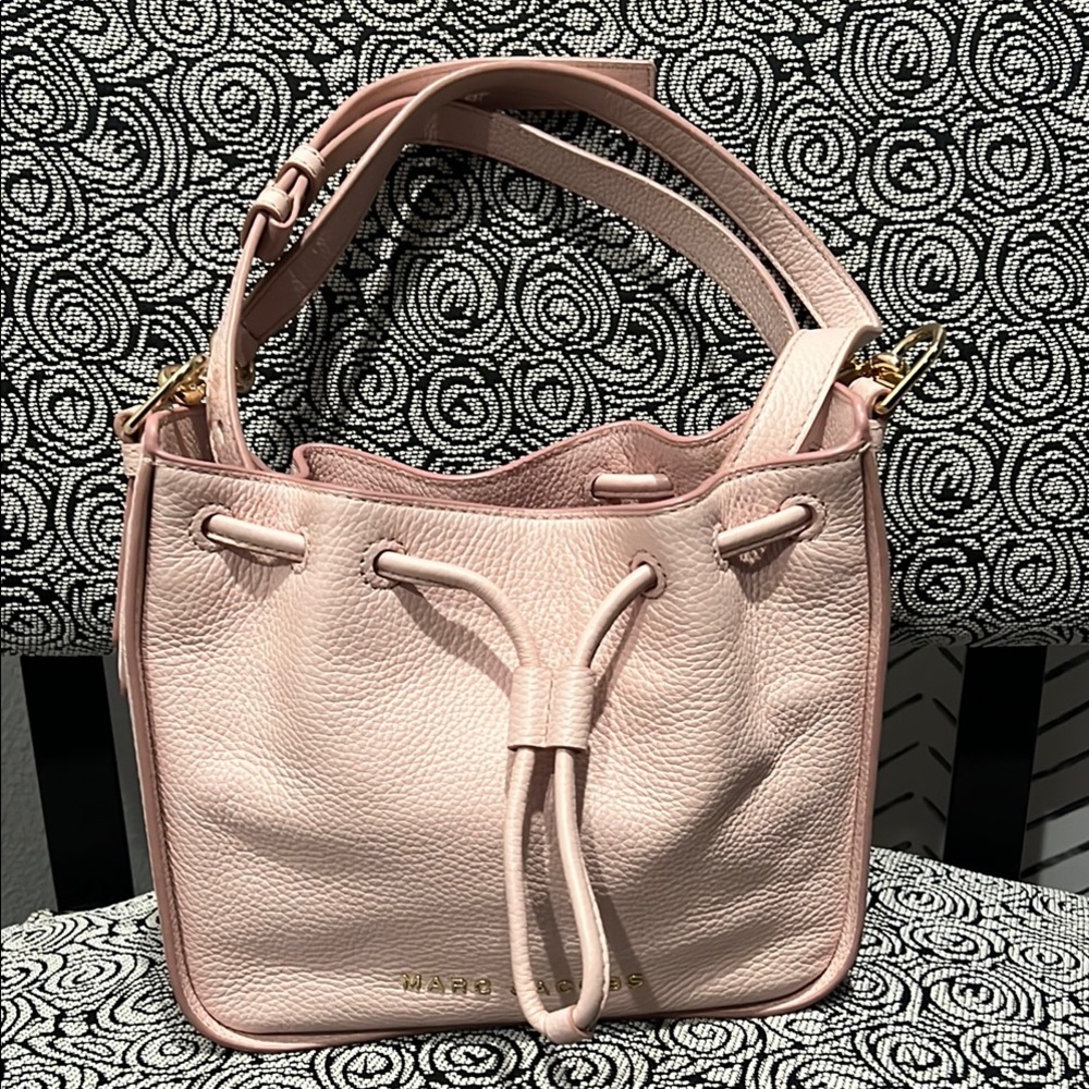 Marc Jacobs Pink Shoulder Bag with Drawstring Closure Groove mini bucket bag!